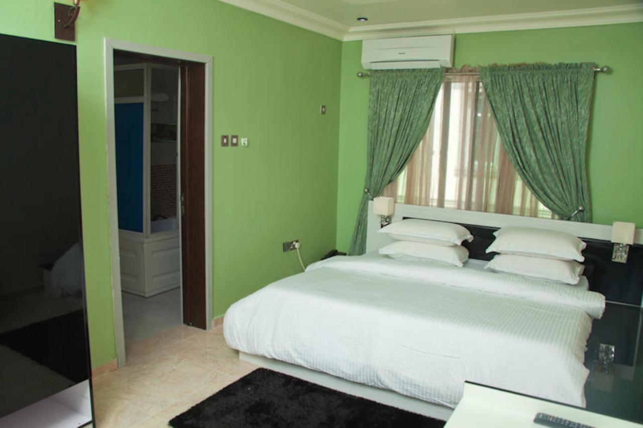 Milestone Hotel Ogombo Exterior photo