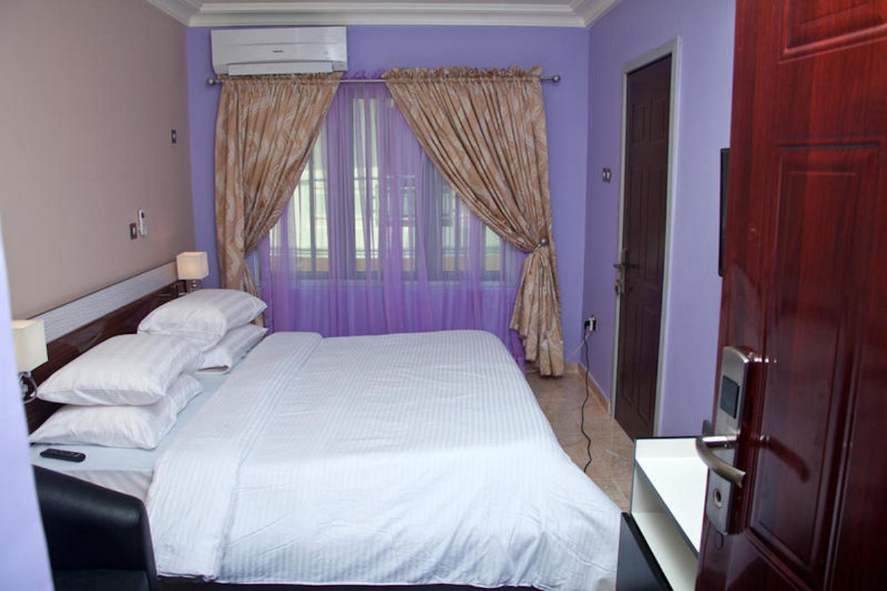 Milestone Hotel Ogombo Exterior photo