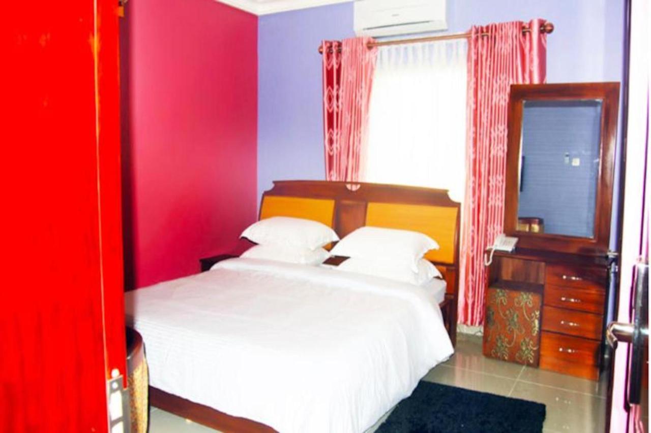 Milestone Hotel Ogombo Exterior photo